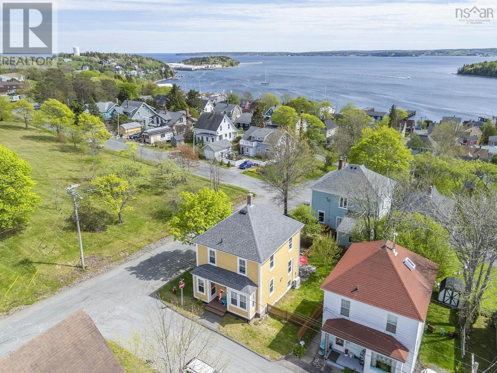 206 Fox Street, Lunenburg, NS, B0J 2C0