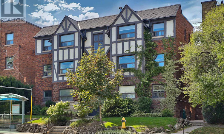 5-1648 Bathurst Street