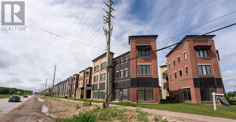 2-3299 Sixth Line, Oakville, ON, L6H 0Z5 - 3