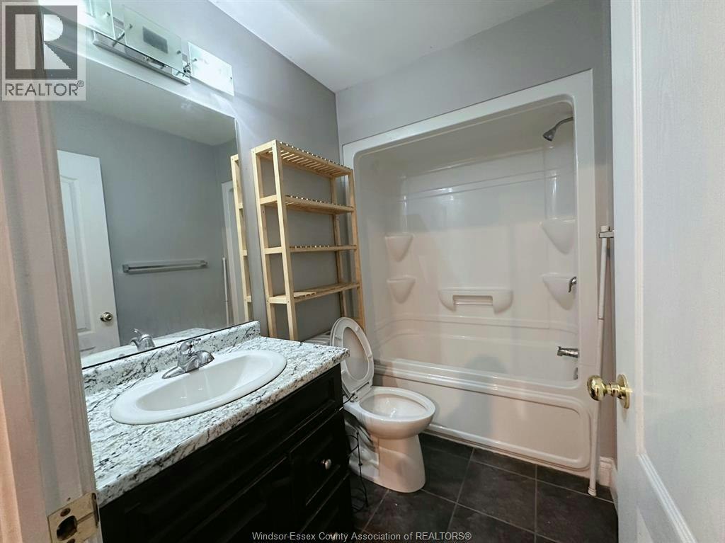 UPPER-1977 Northway Avenue, Windsor, ON, N9B 0A3 - 8