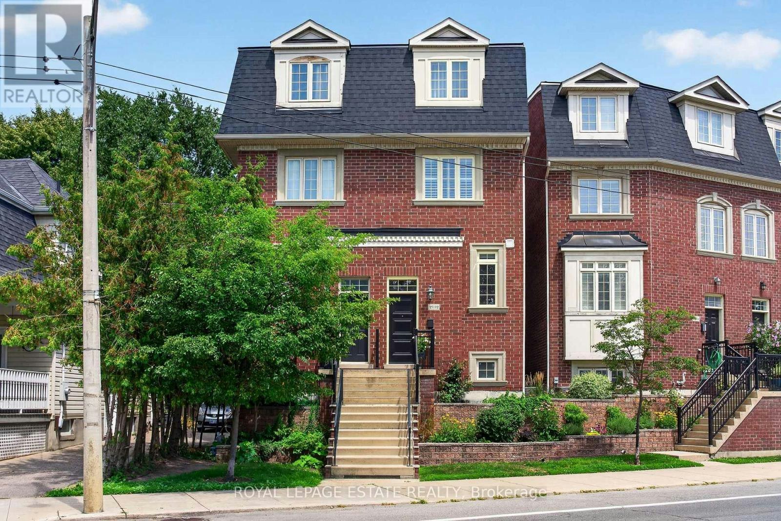 2112 Dundas Street E, Toronto, ON, M4L 1N1