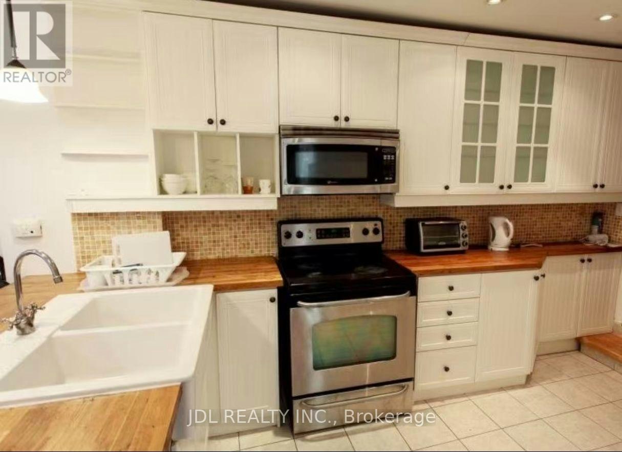 FLOOR-ONE 298 Bedroom Main Robert St Street, Toronto, ON, M5S 2K8 - 5