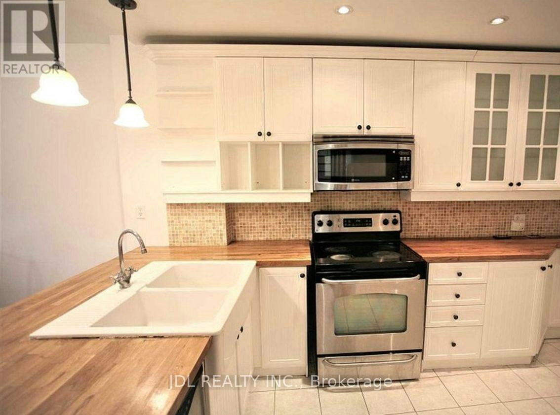 FLOOR-ONE 298 Bedroom Main Robert St Street, Toronto, ON, M5S 2K8 - 2