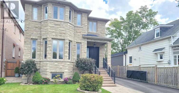9 August Avenue, Toronto, ON, M1L 3M8 - 2