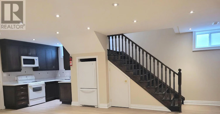 9 August Avenue, Toronto, ON, M1L 3M8 - 8