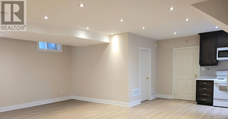 9 August Avenue, Toronto, ON, M1L 3M8 - 6