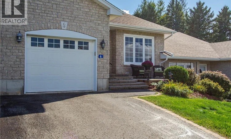 6 Mapleview Drive