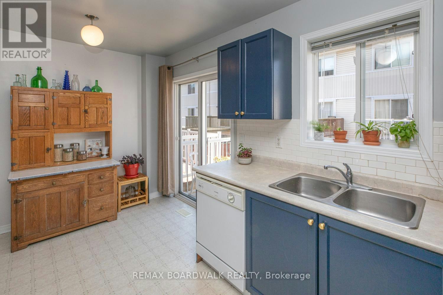 112 Wharhol Private, Ottawa, ON, K2H 1G6 - 16