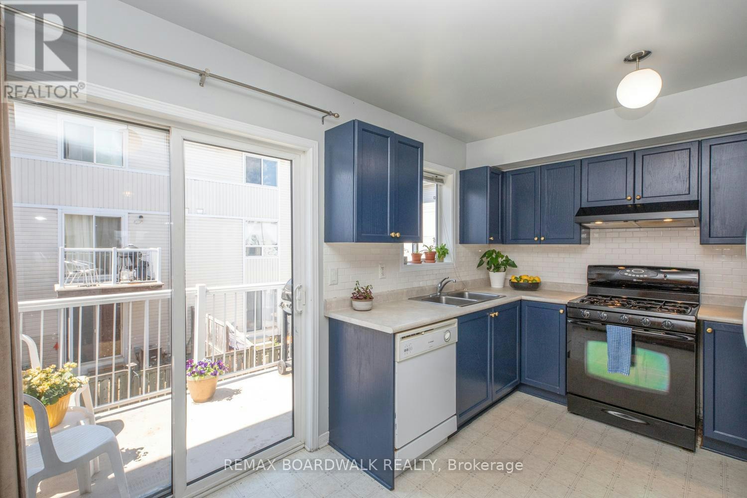 112 Wharhol Private, Ottawa, ON, K2H 1G6 - 13