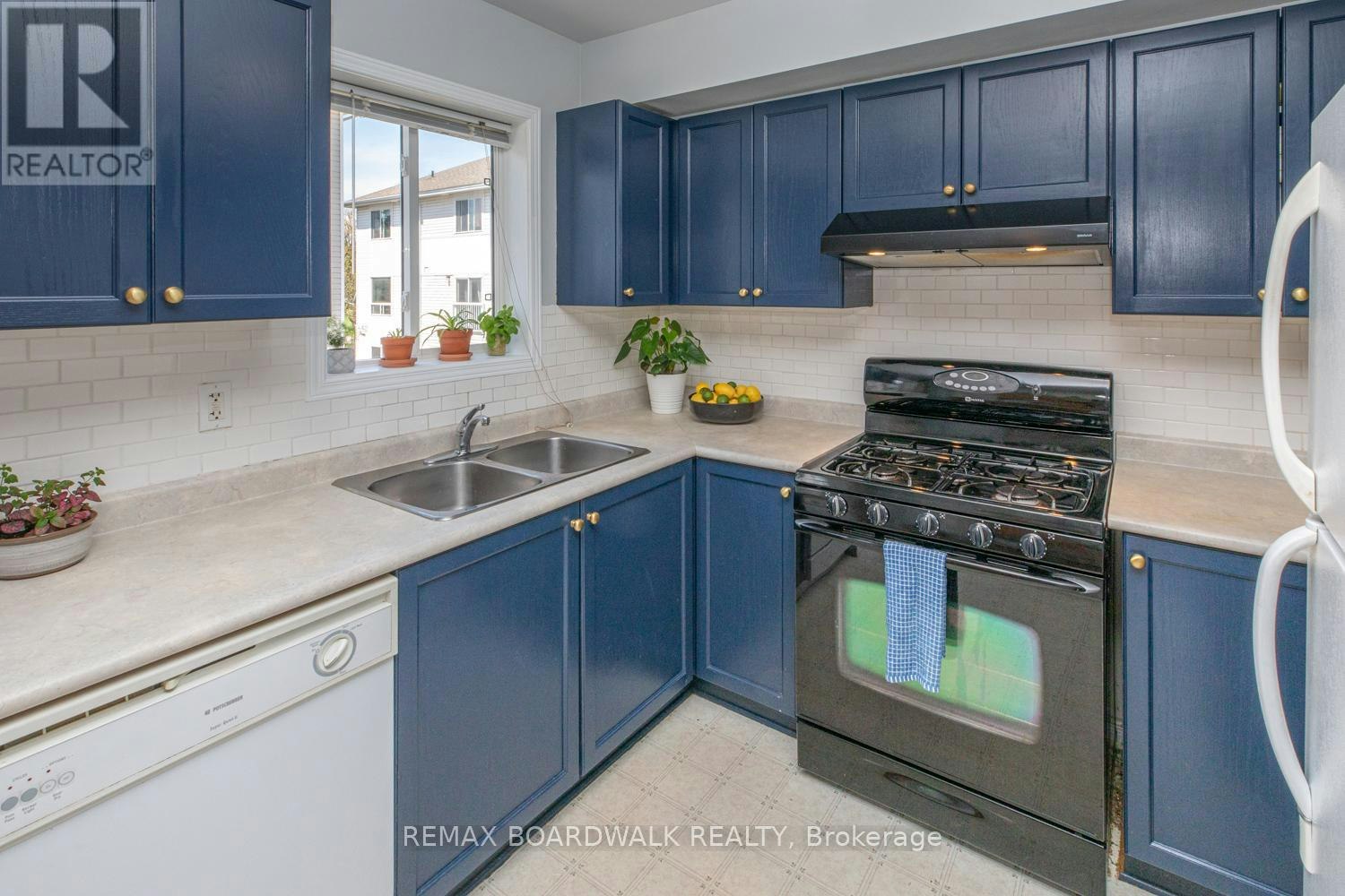 112 Wharhol Private, Ottawa, ON, K2H 1G6 - 14