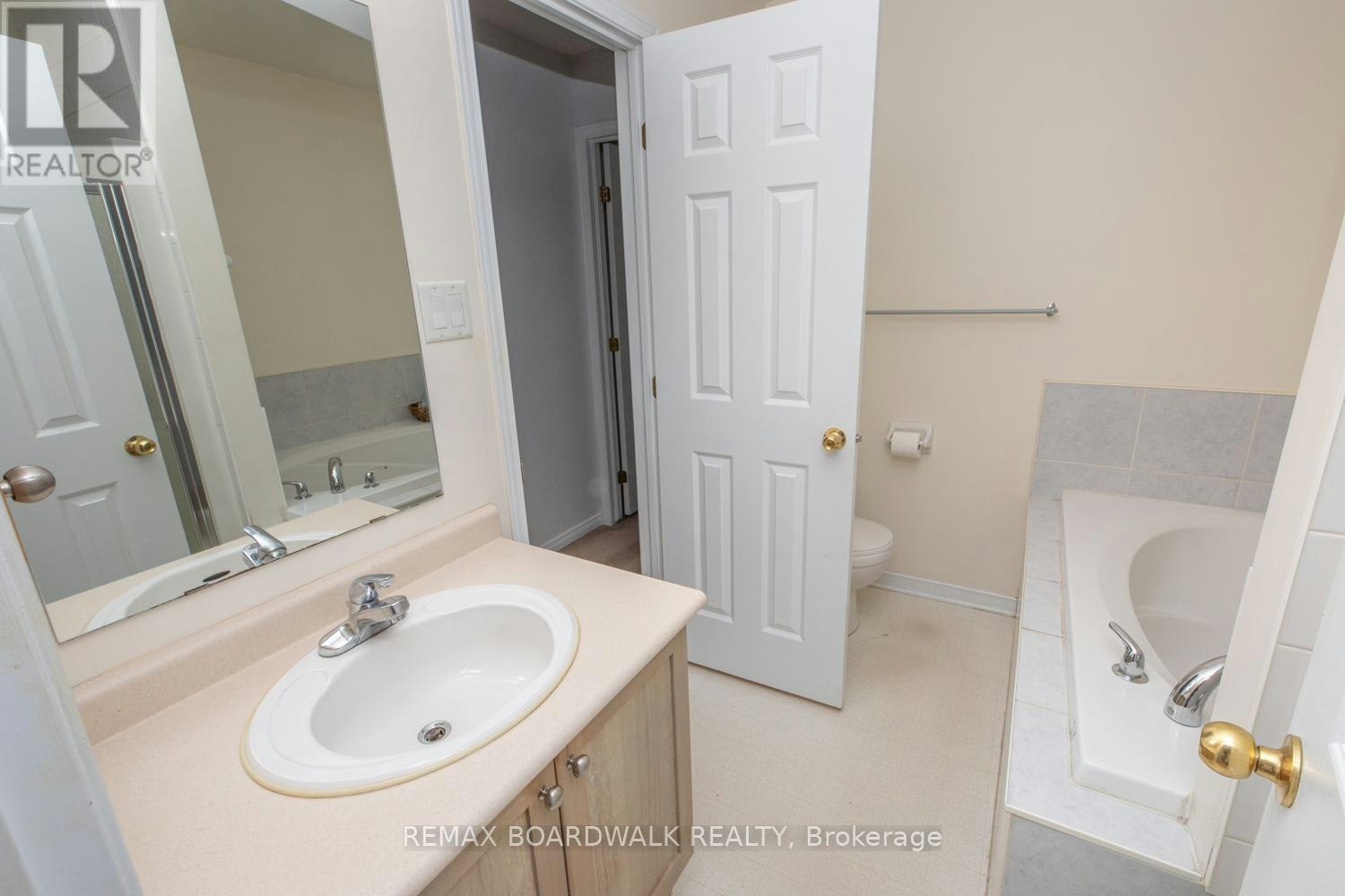 112 Wharhol Private, Ottawa, ON, K2H 1G6 - 26