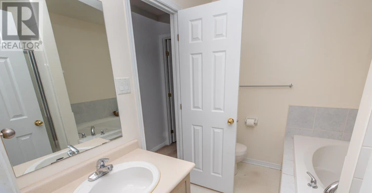 112 Wharhol Private, Ottawa, ON, K2H 1G6 - 26