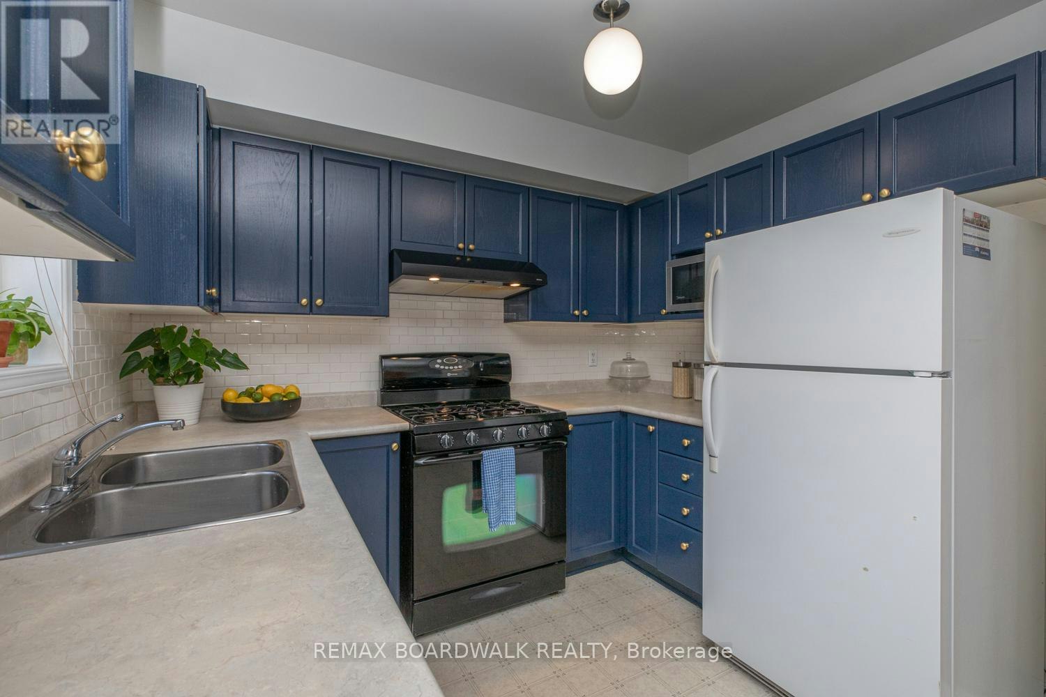 112 Wharhol Private, Ottawa, ON, K2H 1G6 - 15