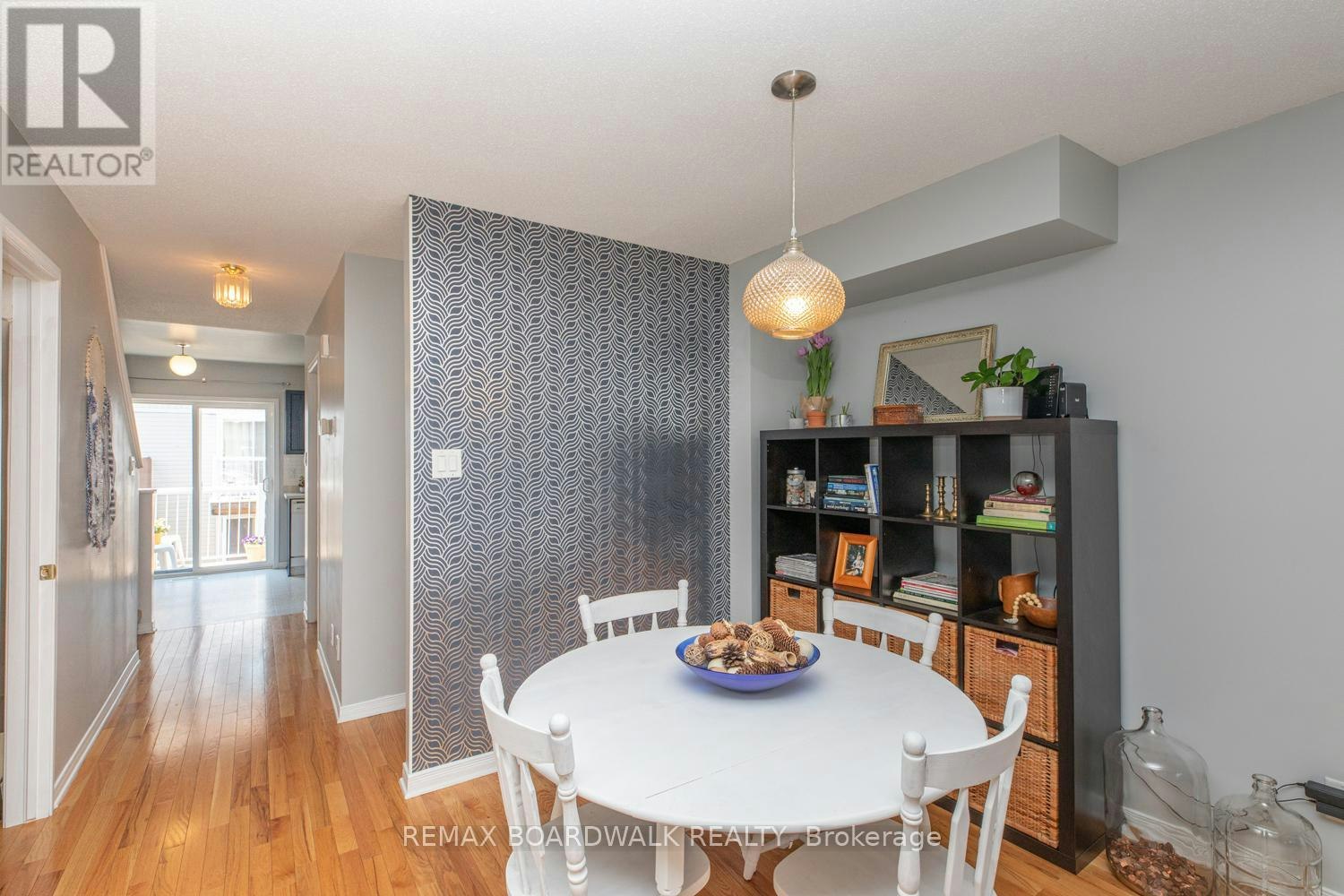112 Wharhol Private, Ottawa, ON, K2H 1G6 - 8