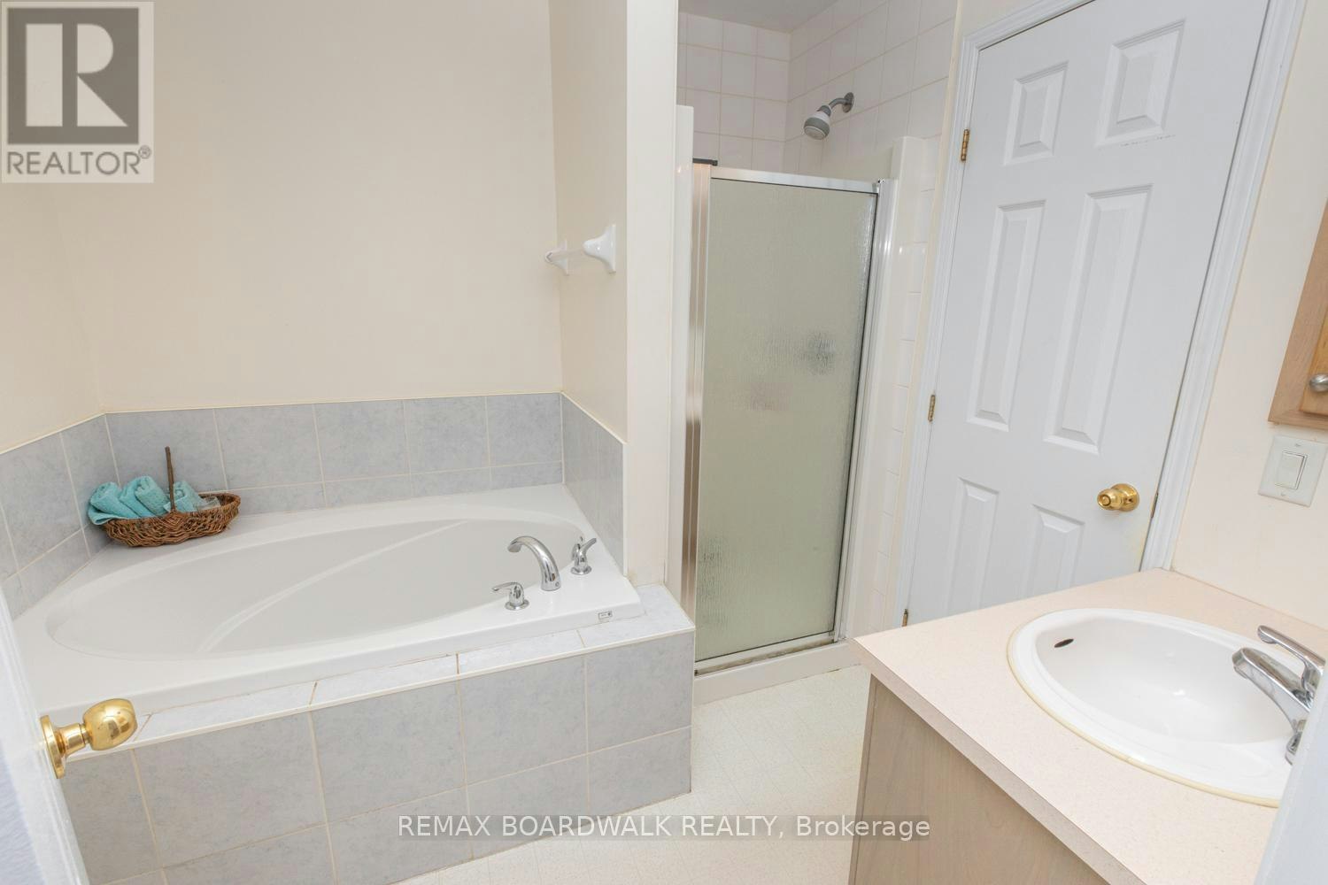 112 Wharhol Private, Ottawa, ON, K2H 1G6 - 25