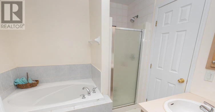 112 Wharhol Private, Ottawa, ON, K2H 1G6 - 25