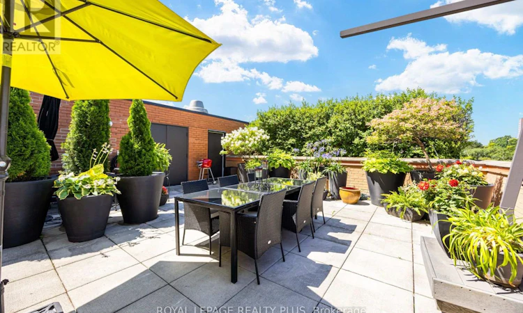 704-260 Heath Street W