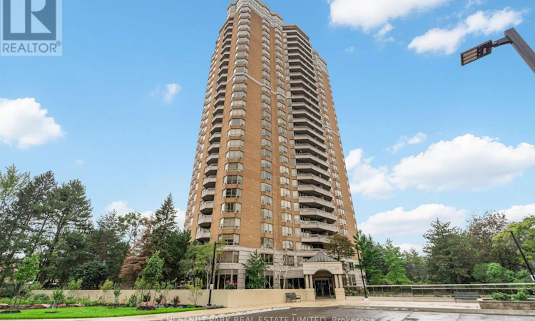 713-89 Skymark Drive
