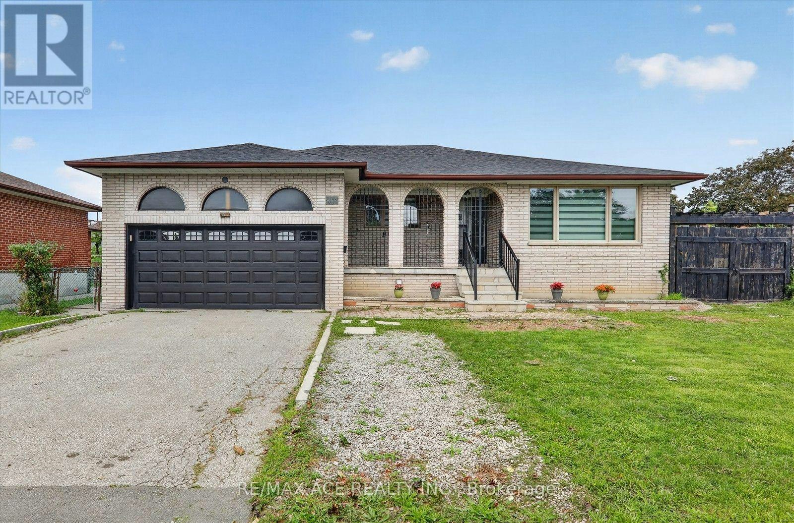 124 Honeywood Road, Toronto, ON, M3N 1B4