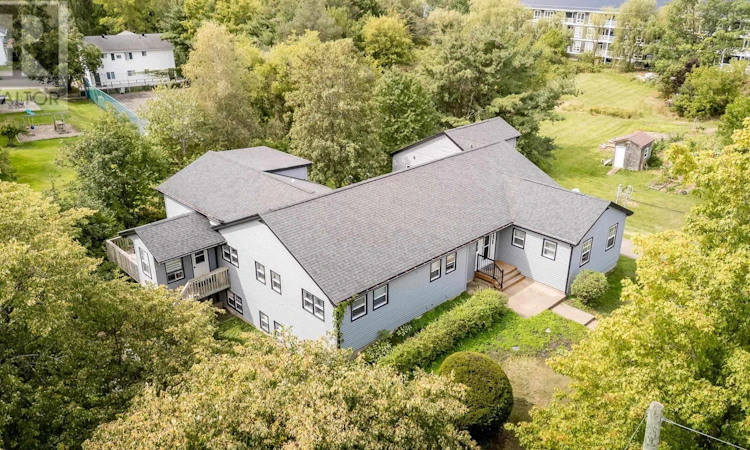 18 Woodman Road