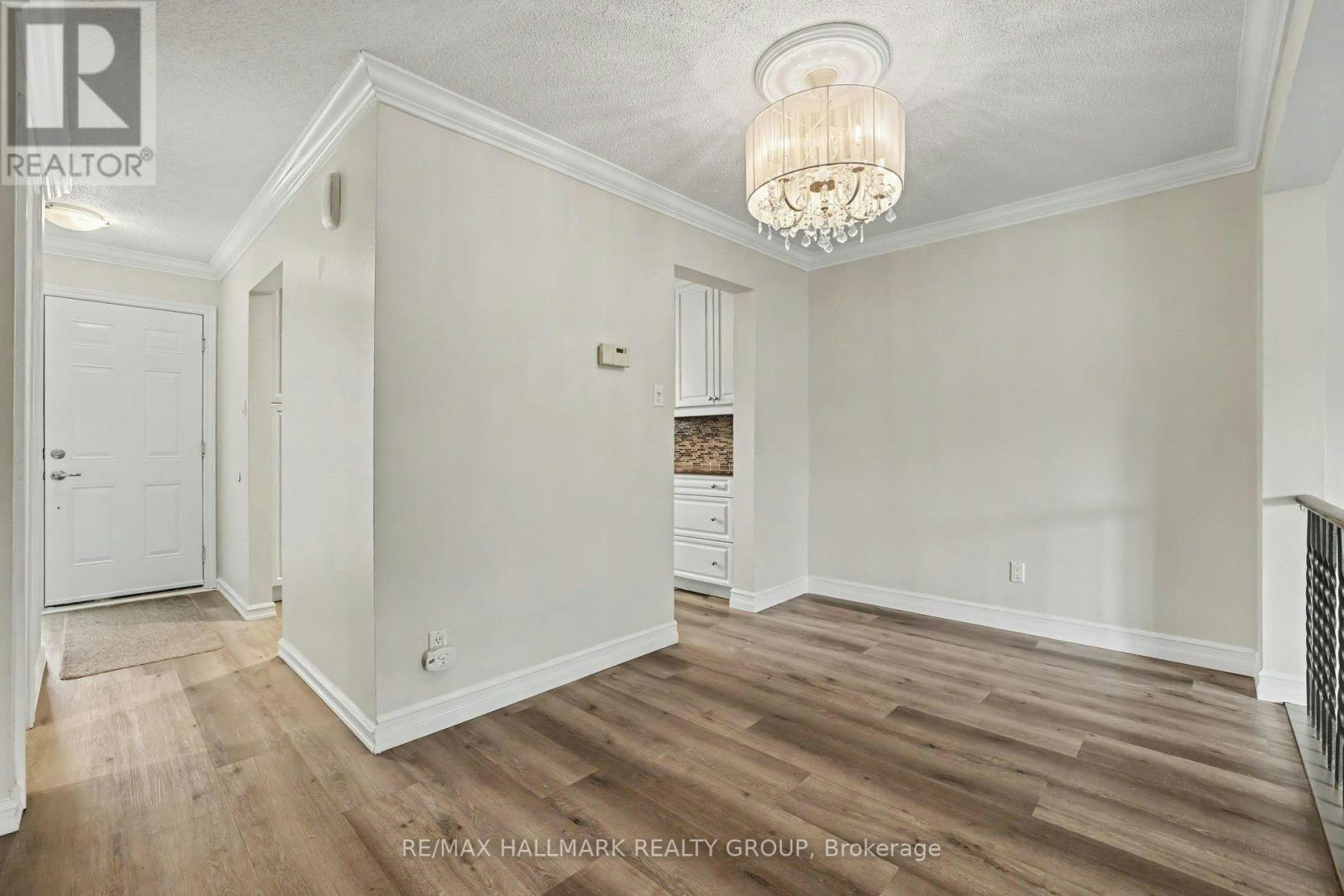 108 Barrow Crescent, Ottawa, ON, K2L 2J1 - 7