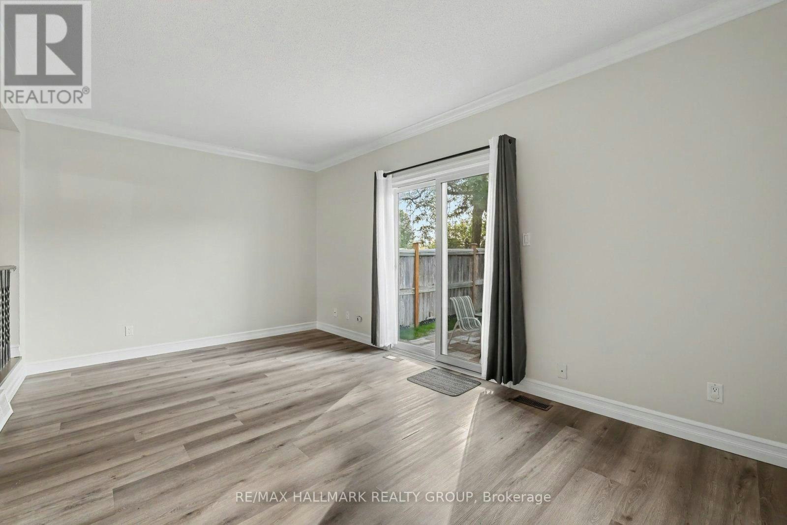 108 Barrow Crescent, Ottawa, ON, K2L 2J1 - 9