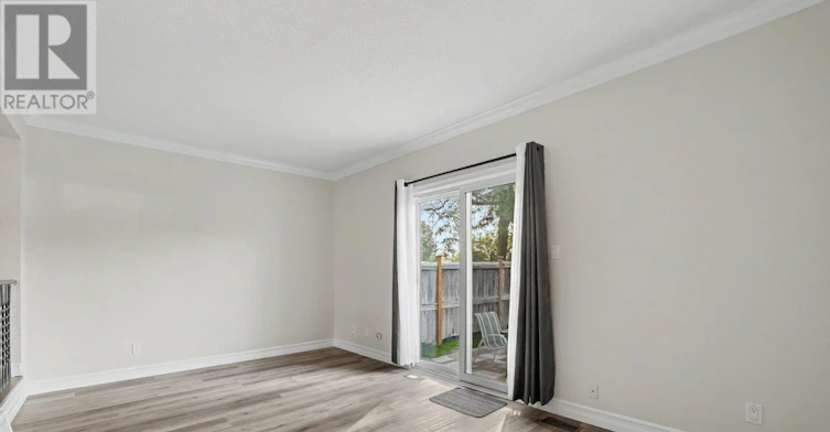 108 Barrow Crescent, Ottawa, ON, K2L 2J1 - 9