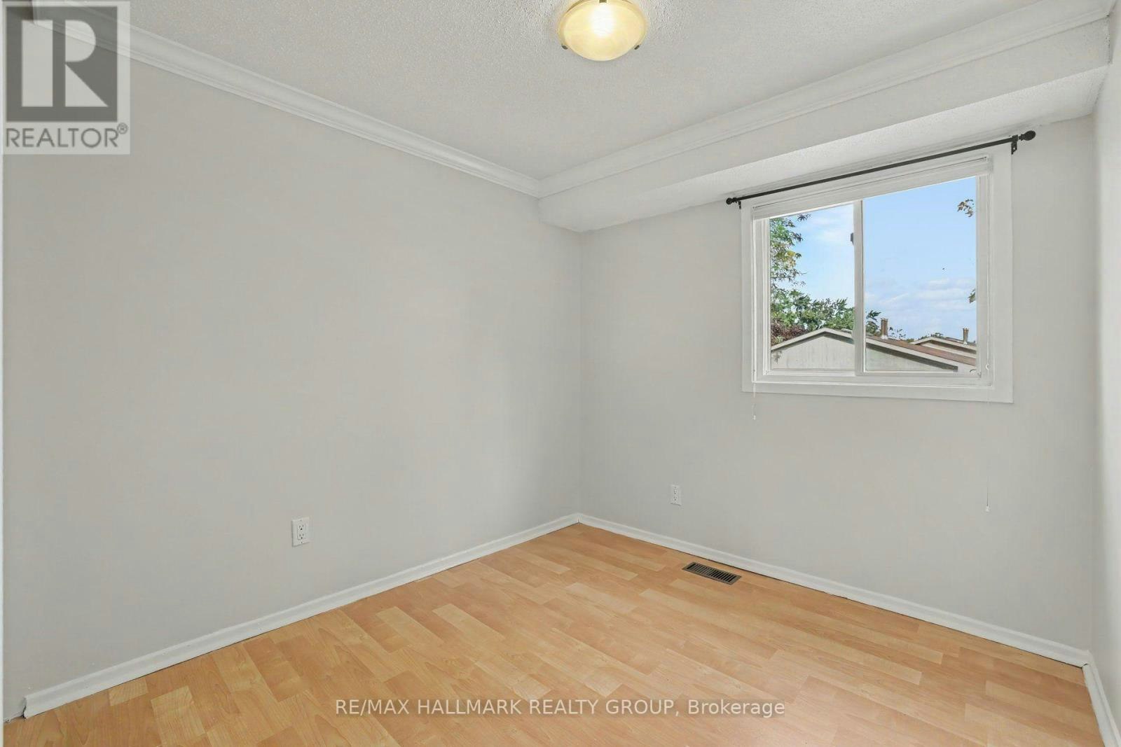 108 Barrow Crescent, Ottawa, ON, K2L 2J1 - 12