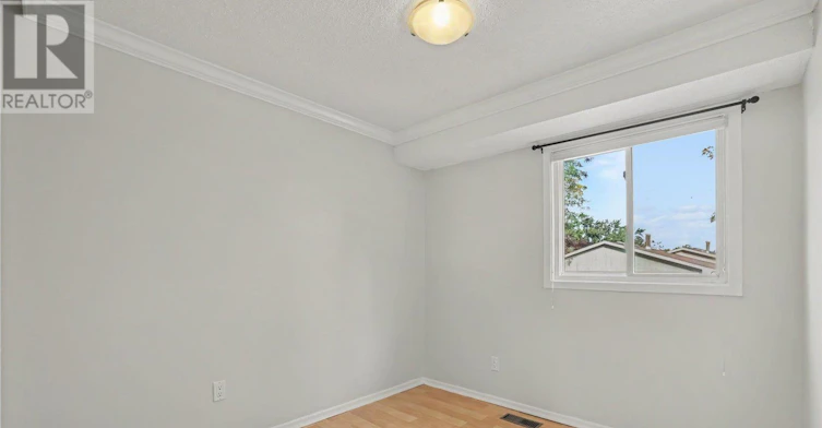 108 Barrow Crescent, Ottawa, ON, K2L 2J1 - 12