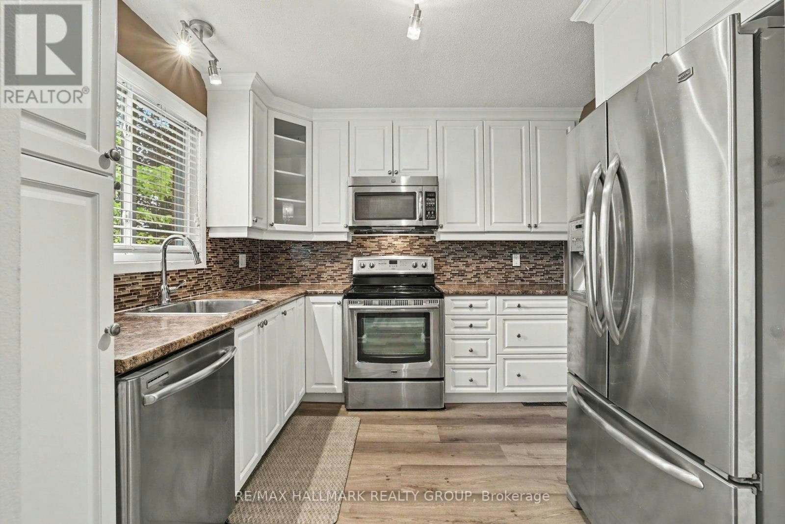 108 Barrow Crescent, Ottawa, ON, K2L 2J1 - 4
