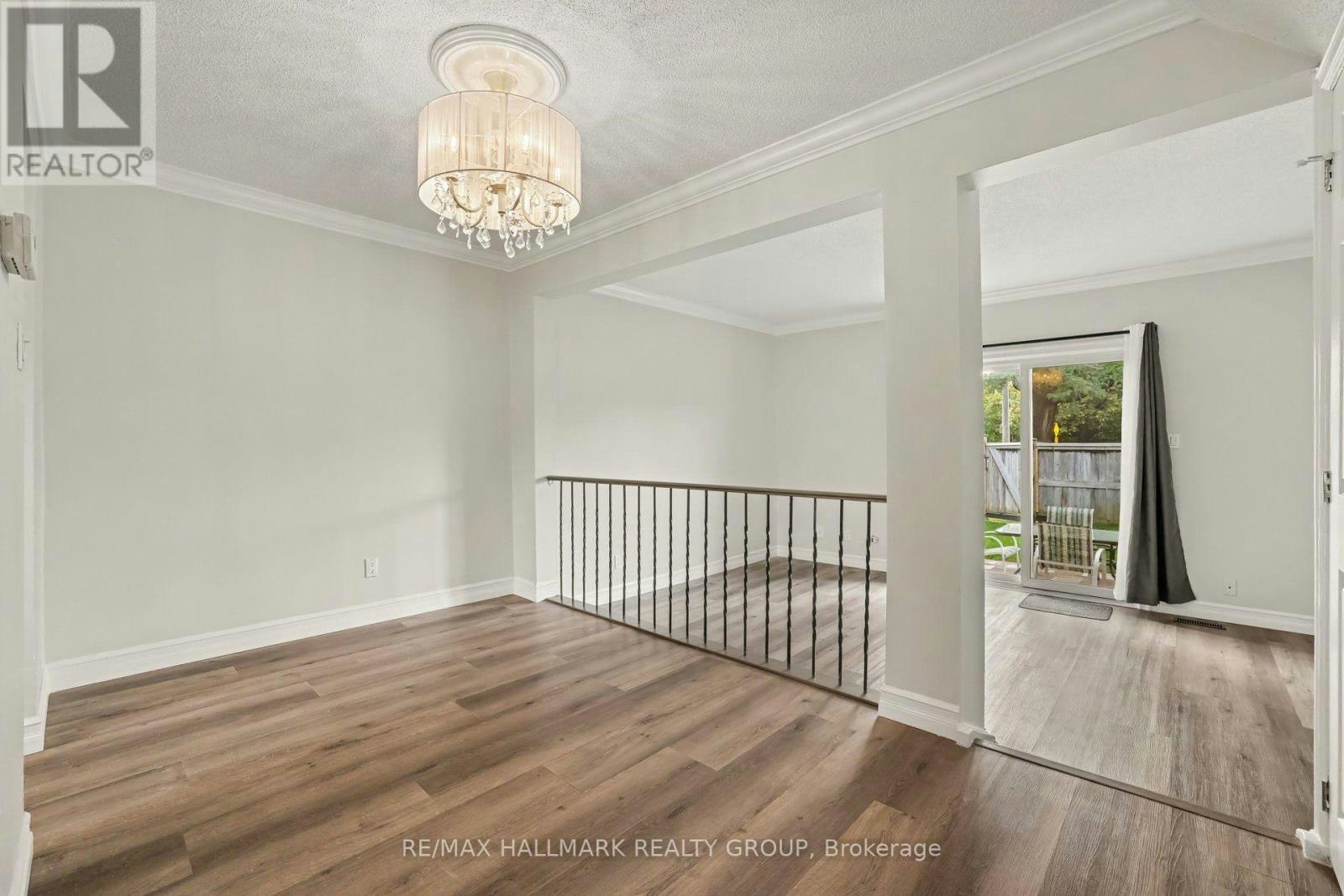 108 Barrow Crescent, Ottawa, ON, K2L 2J1 - 8