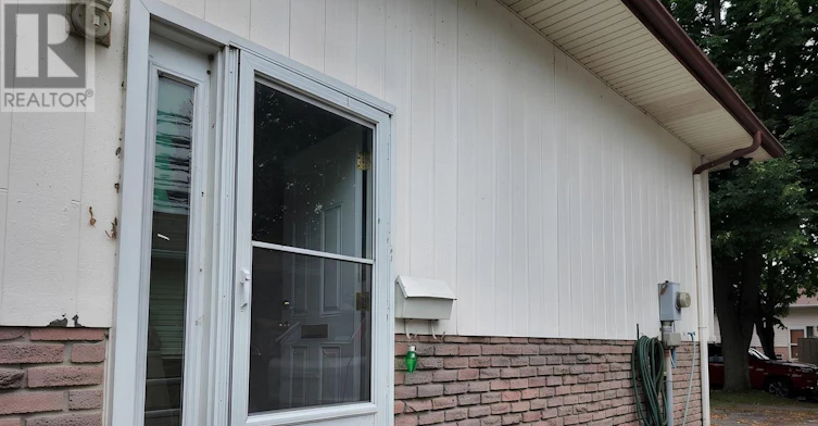 MAIN-62 Elma Street E, St. Catharines, ON, L2N 6Z7 - 2