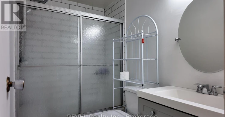 MAIN-62 Elma Street E, St. Catharines, ON, L2N 6Z7 - 9