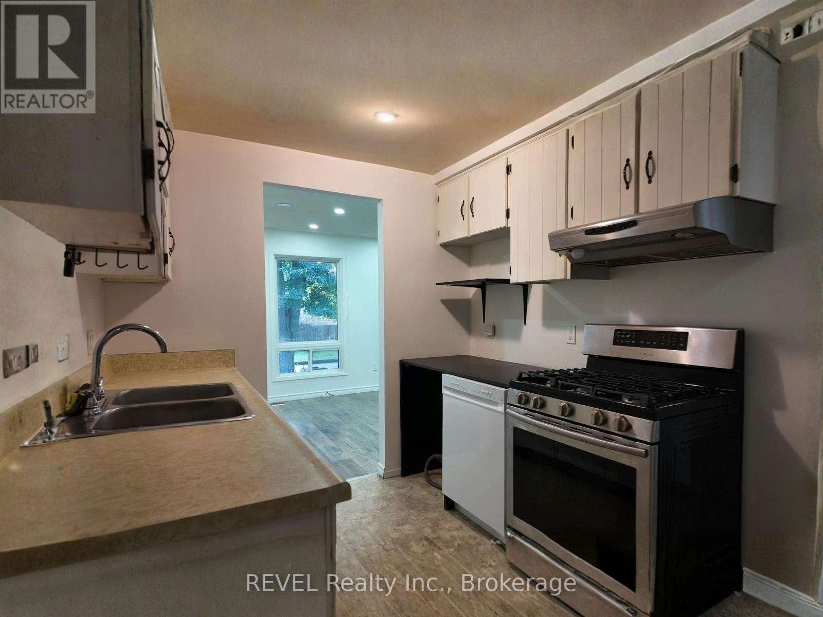 MAIN-62 Elma Street E, St. Catharines, ON, L2N 6Z7 - 4