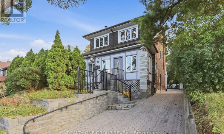 83 Lawrence Avenue E