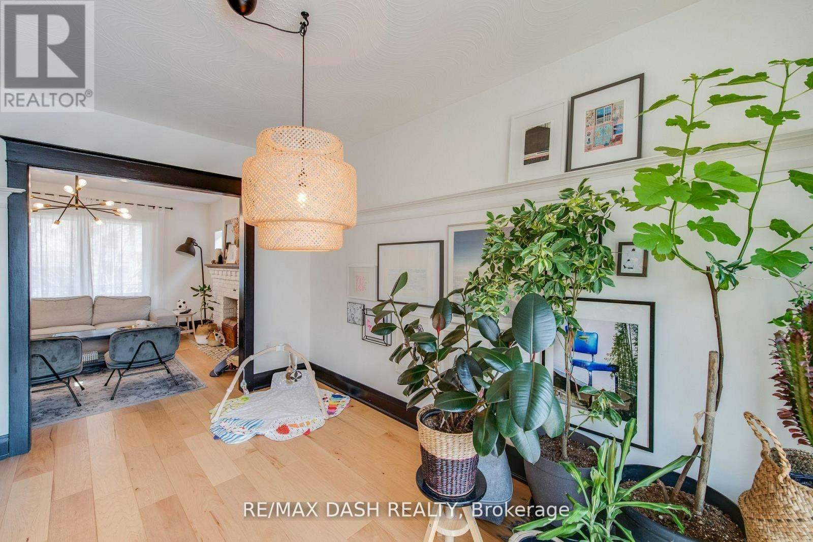 74 Oak Park Avenue, Toronto, ON, M4C 4M3 - 9