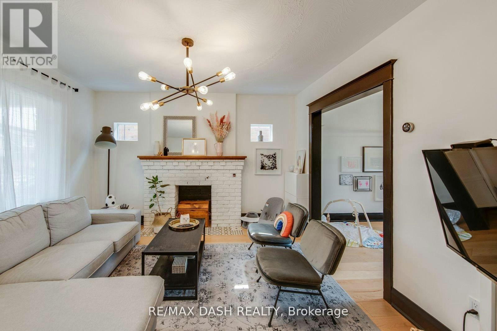 74 Oak Park Avenue, Toronto, ON, M4C 4M3 - 4