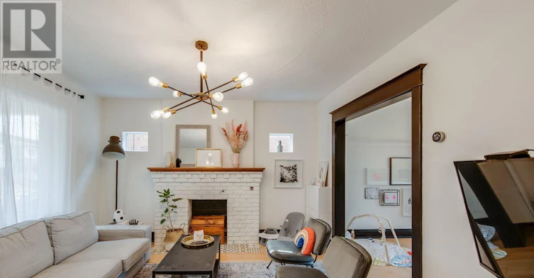 74 Oak Park Avenue, Toronto, ON, M4C 4M3 - 4
