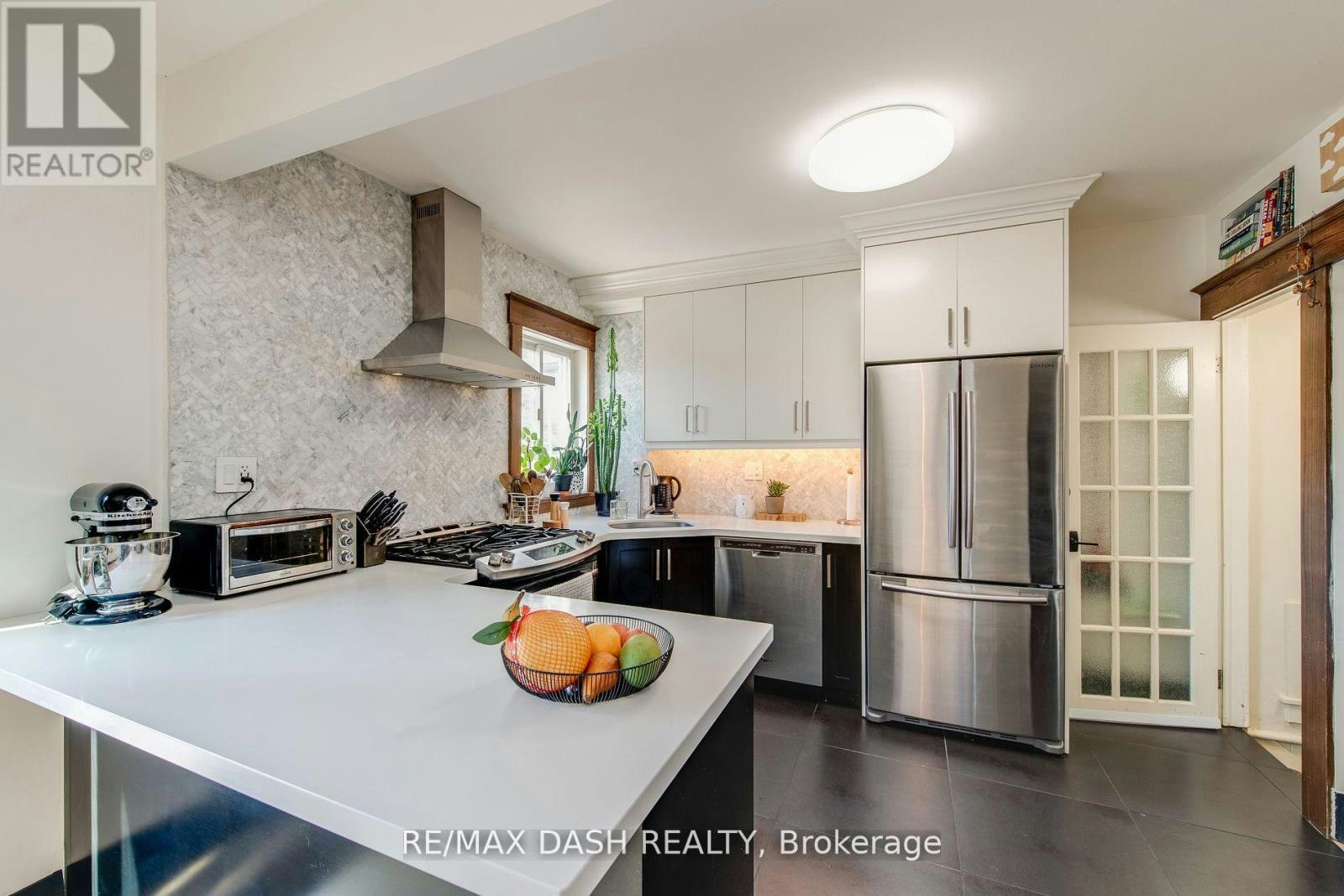 74 Oak Park Avenue, Toronto, ON, M4C 4M3 - 6
