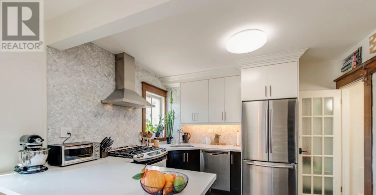 74 Oak Park Avenue, Toronto, ON, M4C 4M3 - 6