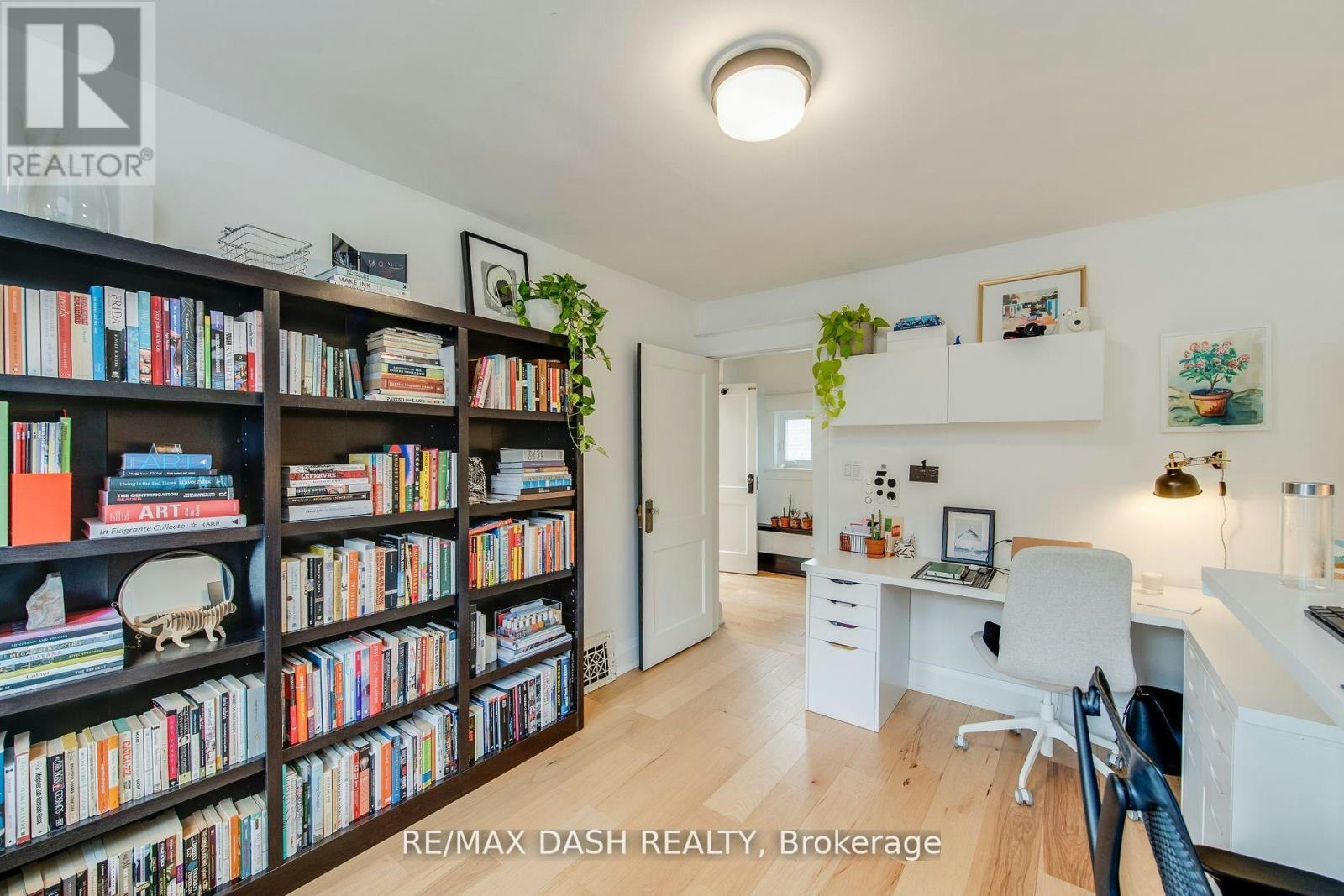 74 Oak Park Avenue, Toronto, ON, M4C 4M3 - 16