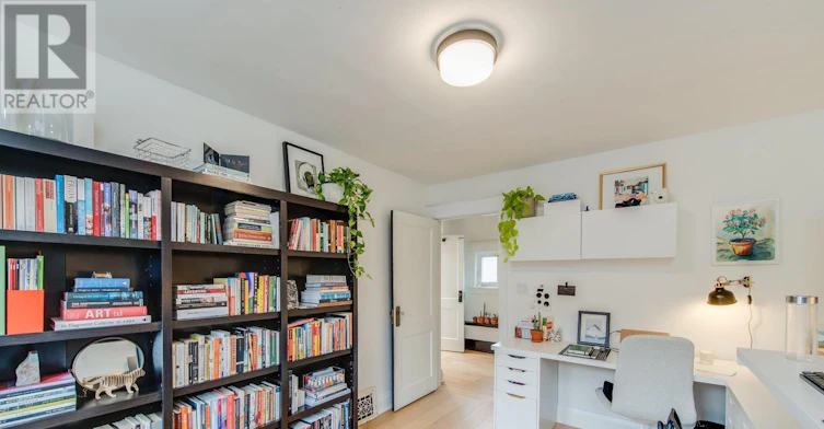 74 Oak Park Avenue, Toronto, ON, M4C 4M3 - 16