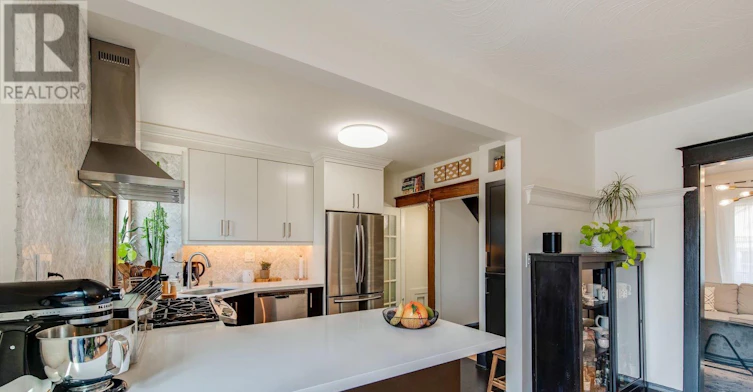 74 Oak Park Avenue, Toronto, ON, M4C 4M3 - 10