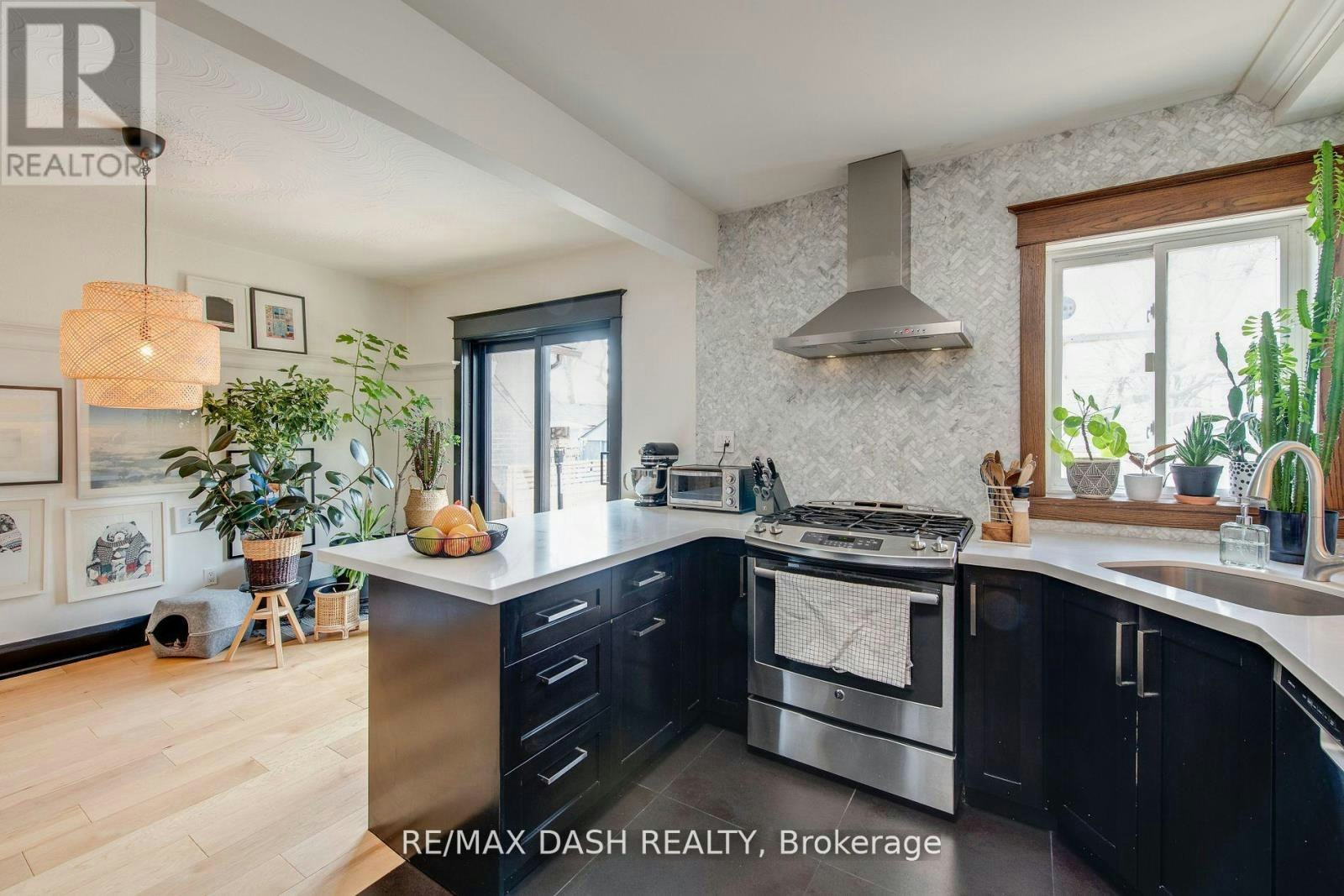 74 Oak Park Avenue, Toronto, ON, M4C 4M3 - 7