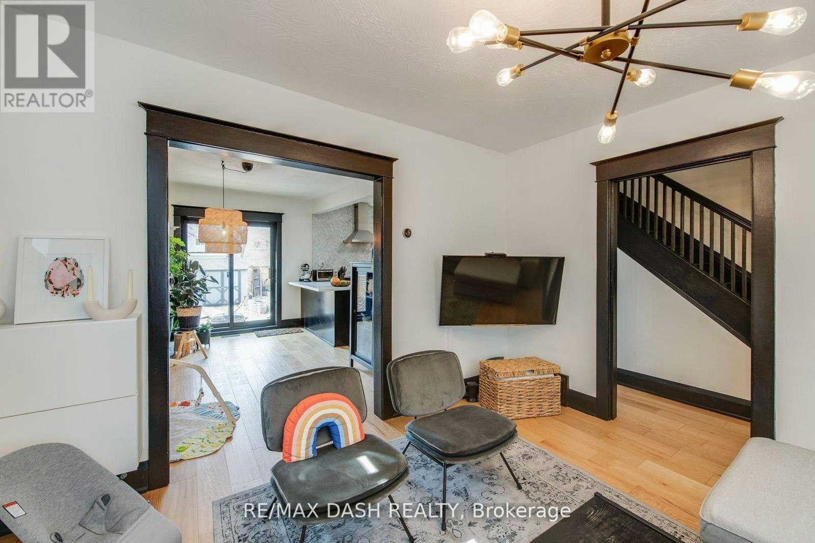 74 Oak Park Avenue, Toronto, ON, M4C 4M3 - 5