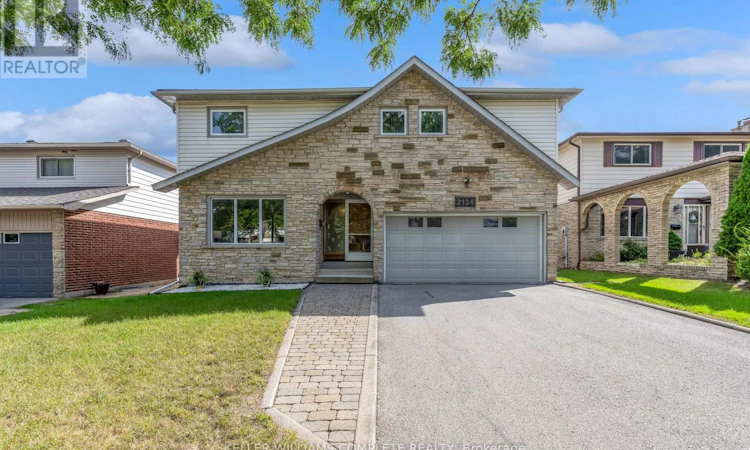 2134 Cartier Crescent
