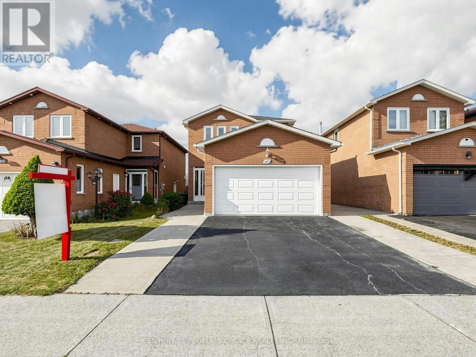 1125 Ivandale Drive, Mississauga, ON, L5V 1A9