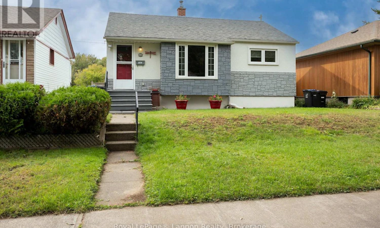 859 Syndicate Avenue N