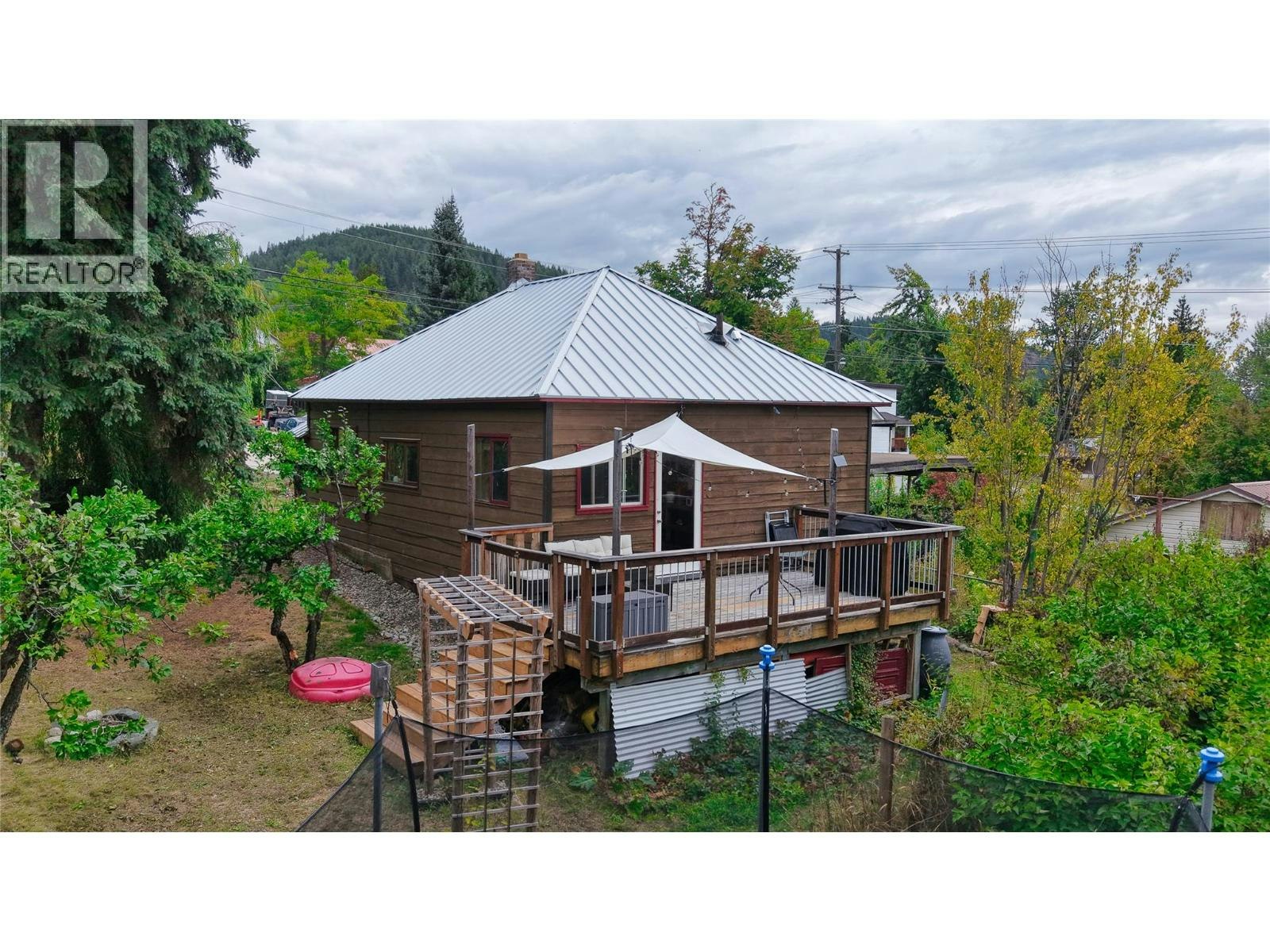 1677 Second Avenue, Rossland, BC, V0G 1Y0