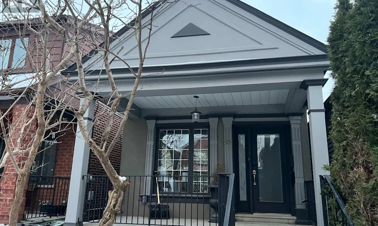 252 Earlscourt Avenue